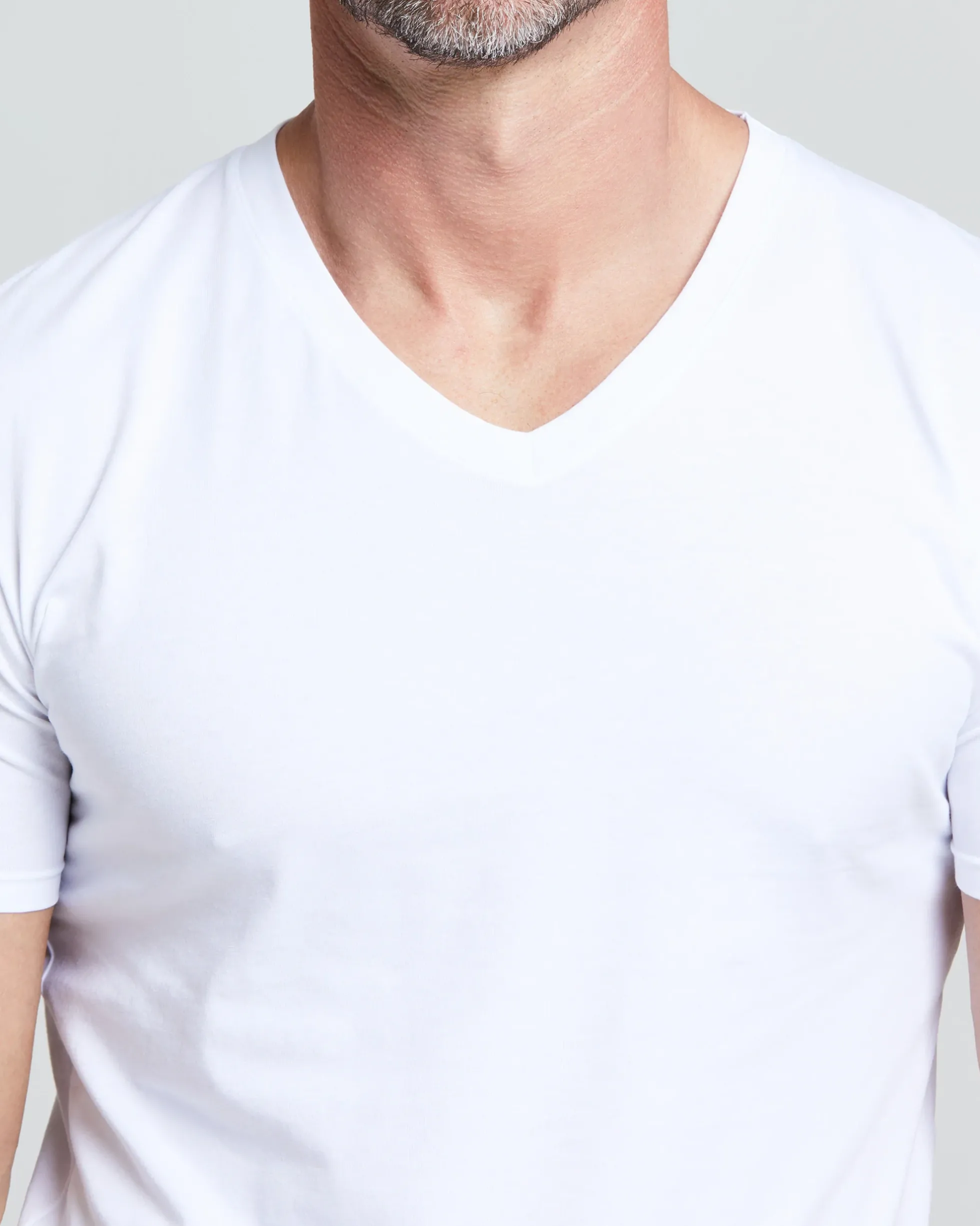 T-SHIRT SCOLLO V